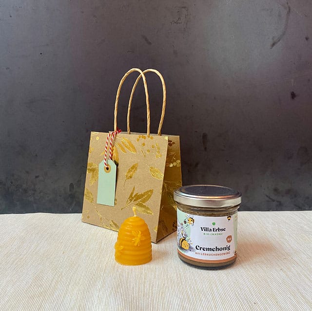 Geschenksackerl Klein mit Bienenkorb Kerze